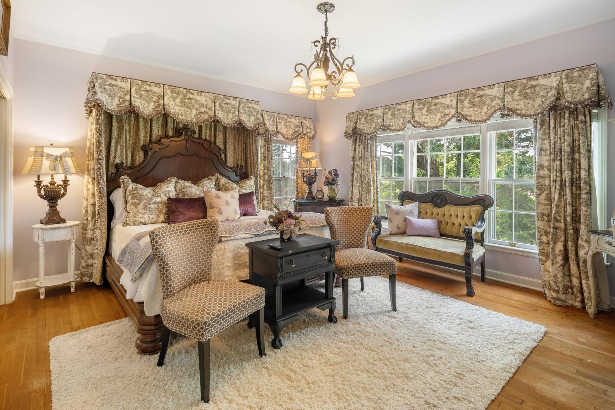 Beland Mansion-Blooming Garden Suite! Fort Smith Extérieur photo
