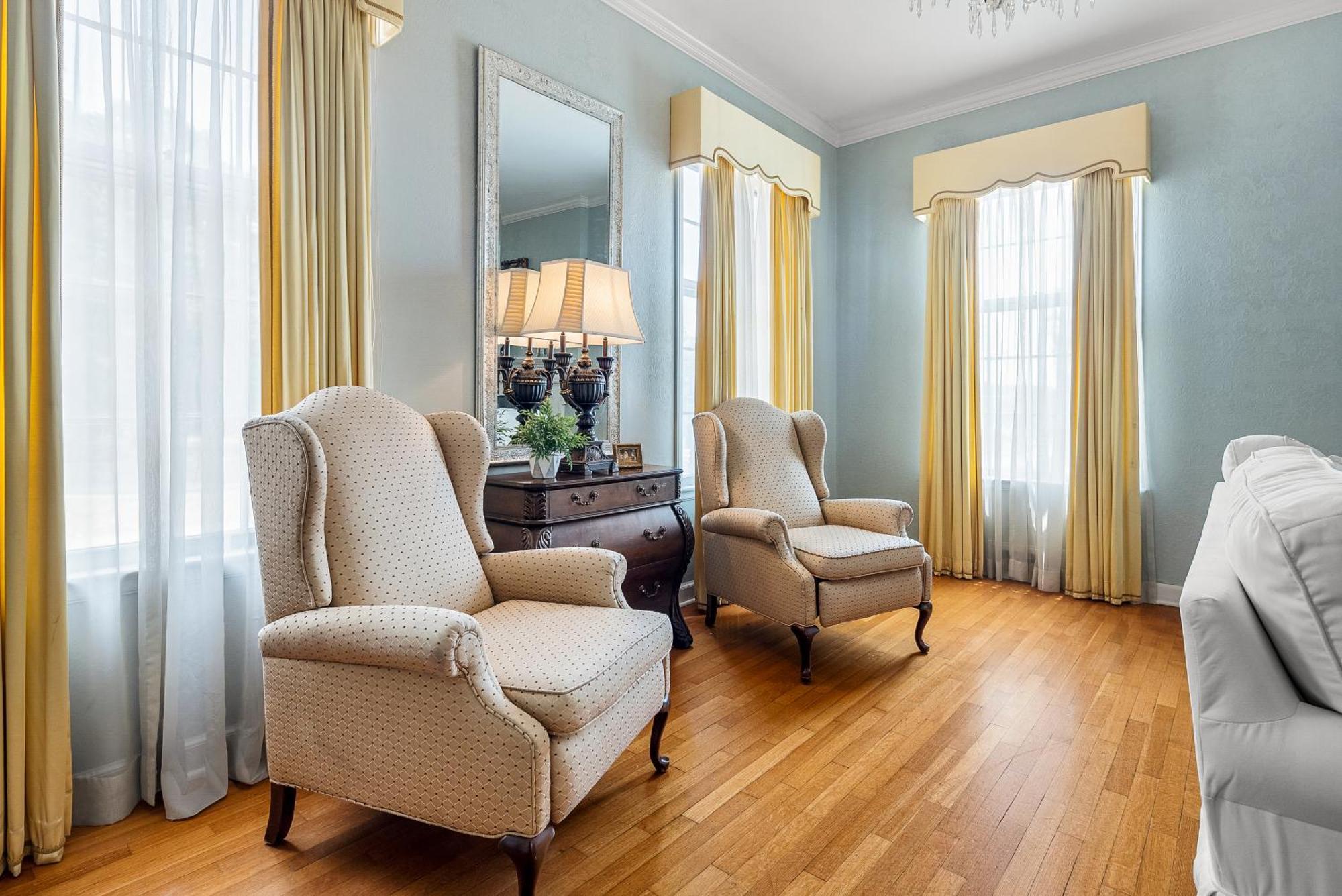 Beland Mansion-Blooming Garden Suite! Fort Smith Extérieur photo