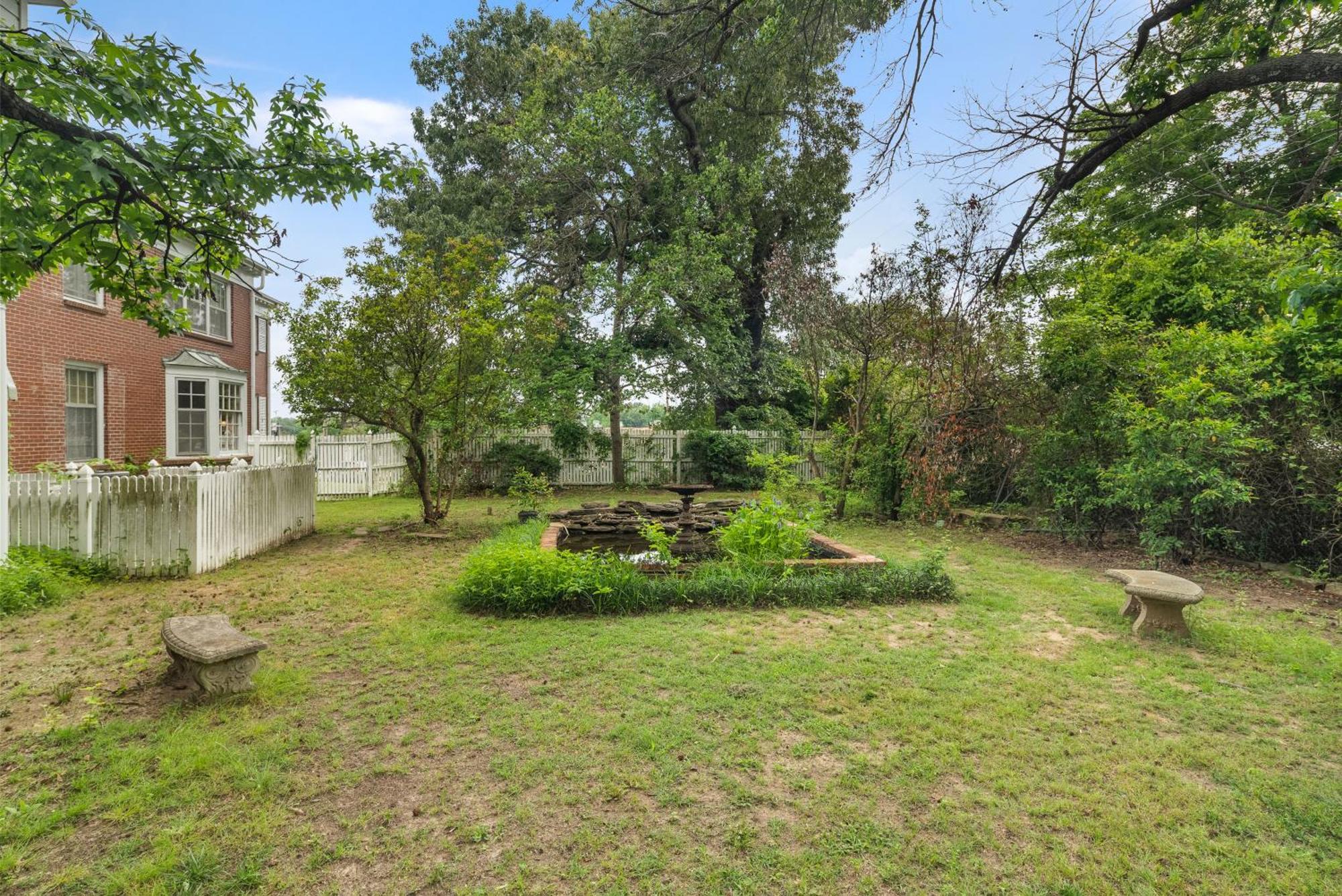 Beland Mansion-Blooming Garden Suite! Fort Smith Extérieur photo