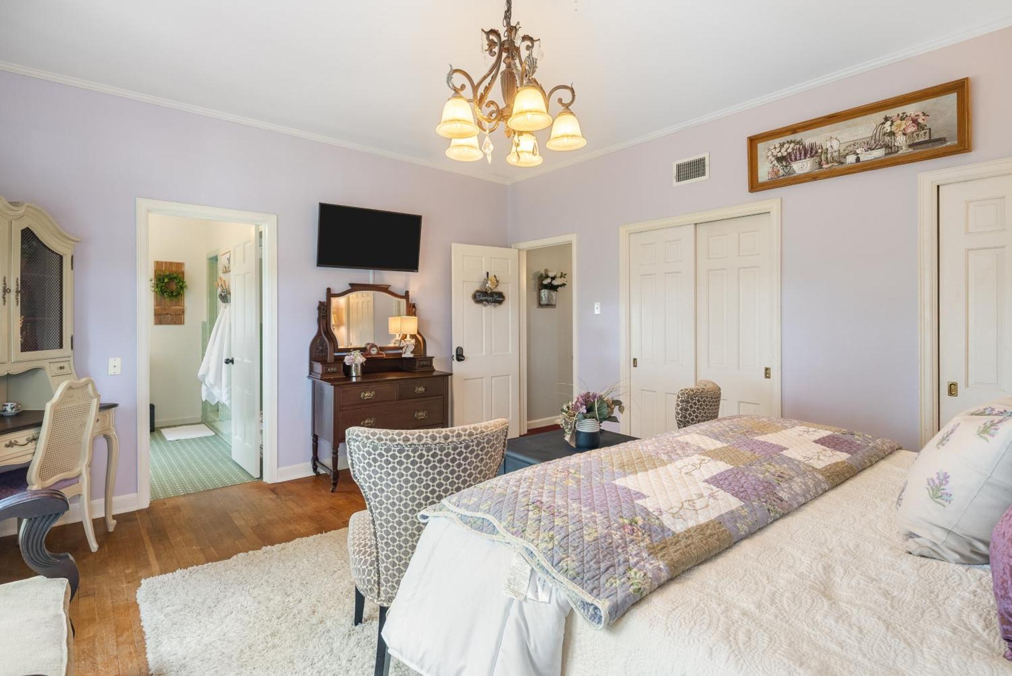 Beland Mansion-Blooming Garden Suite! Fort Smith Extérieur photo